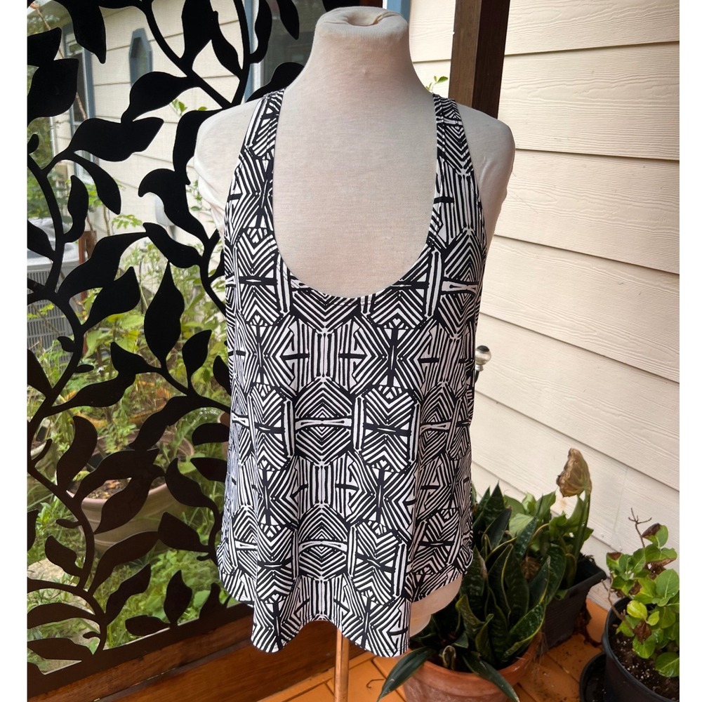 Gianni Bini Geometric Tribal Print Open Keyhole Back Tank Top Black White L